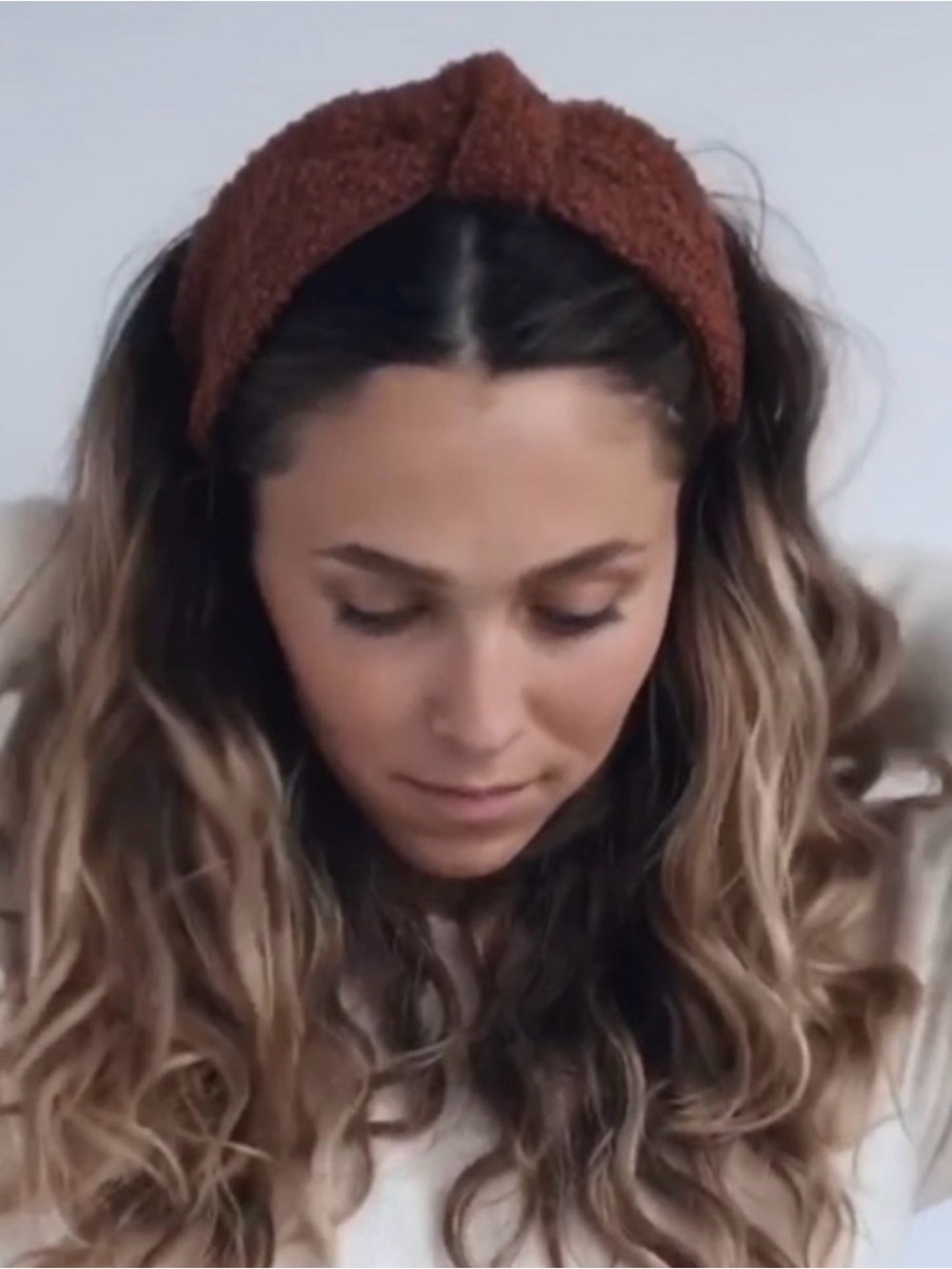The Cozy Textured Knot Headband - Kristin Ess Rust Brown - Picture 4 of 8